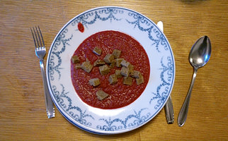 Rote R&uuml;bensuppe